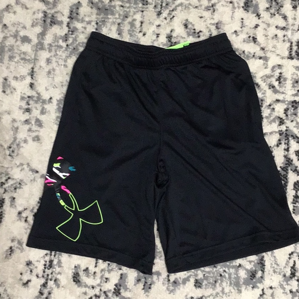Under Armour Shorts - youth medium